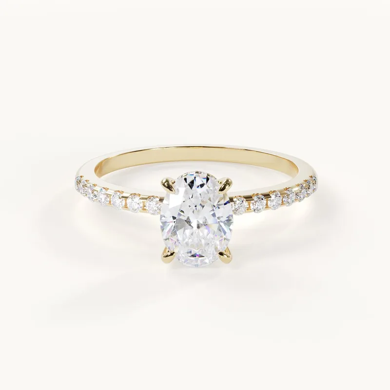 Amoura, oval ring with a pavé band in yellow gold