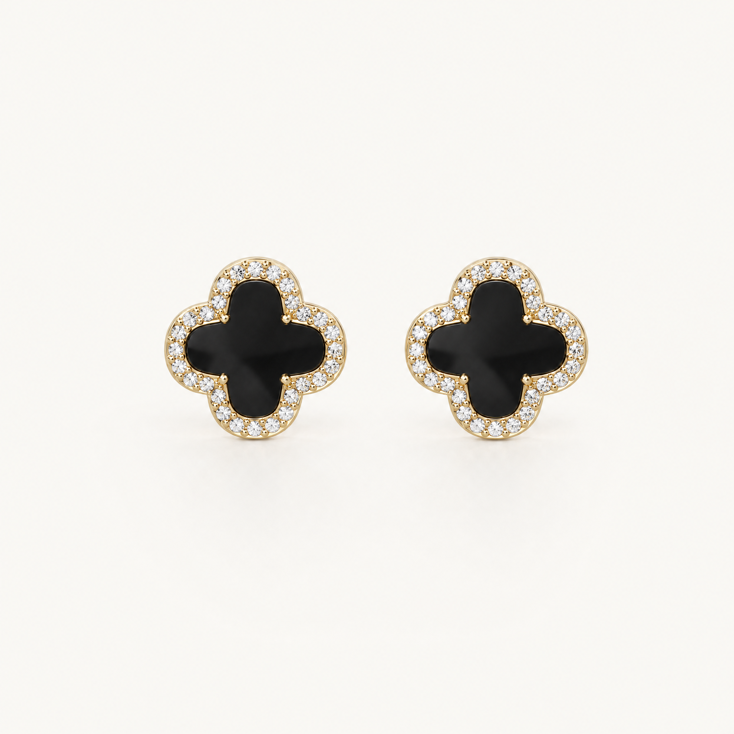 Klee Ohrstecker in Gold Vermeil mit schwarzem Onyx und Moissanitbesatz