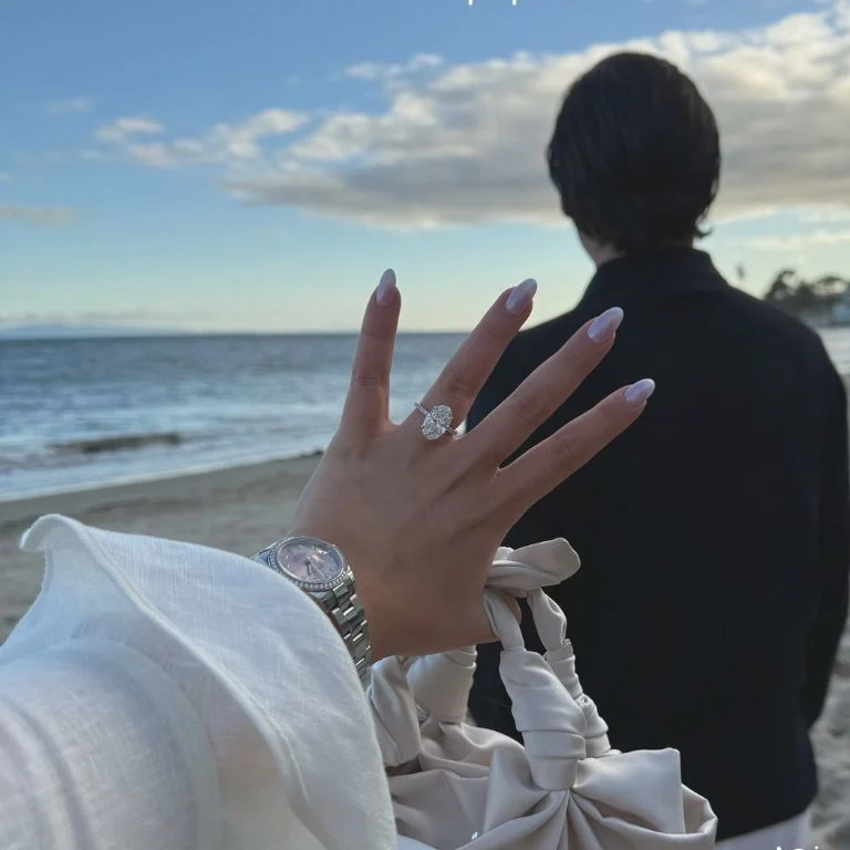 Verlobungsmoment mit Velur Ring