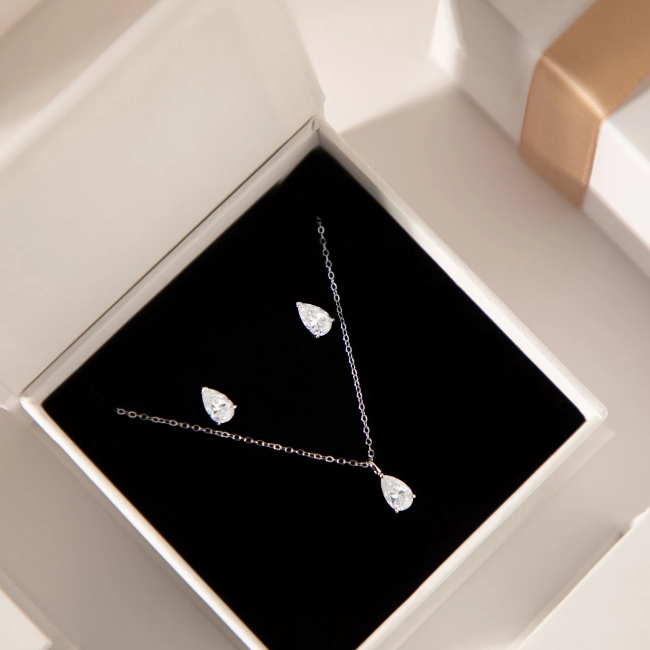 Chérie Pear Moissanit Schmuck Set