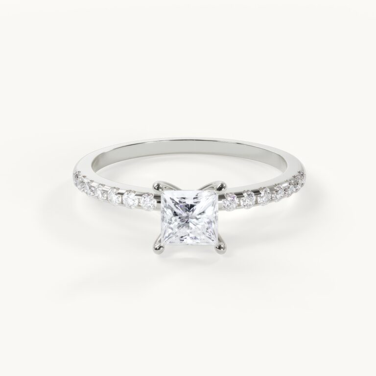 Elegant ring set with diamonds