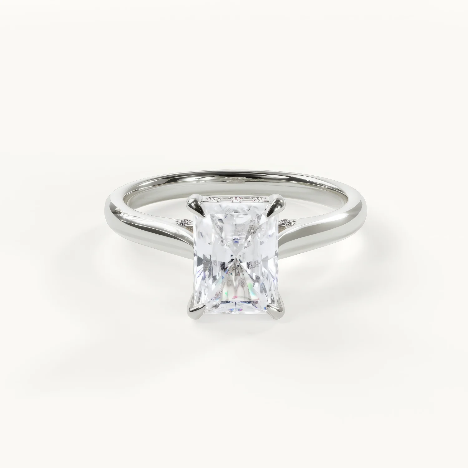 Eleganter Ring mit großem Diamanten