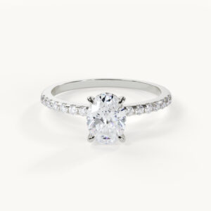 Product video for Amoura - Oval Ring with Pavé