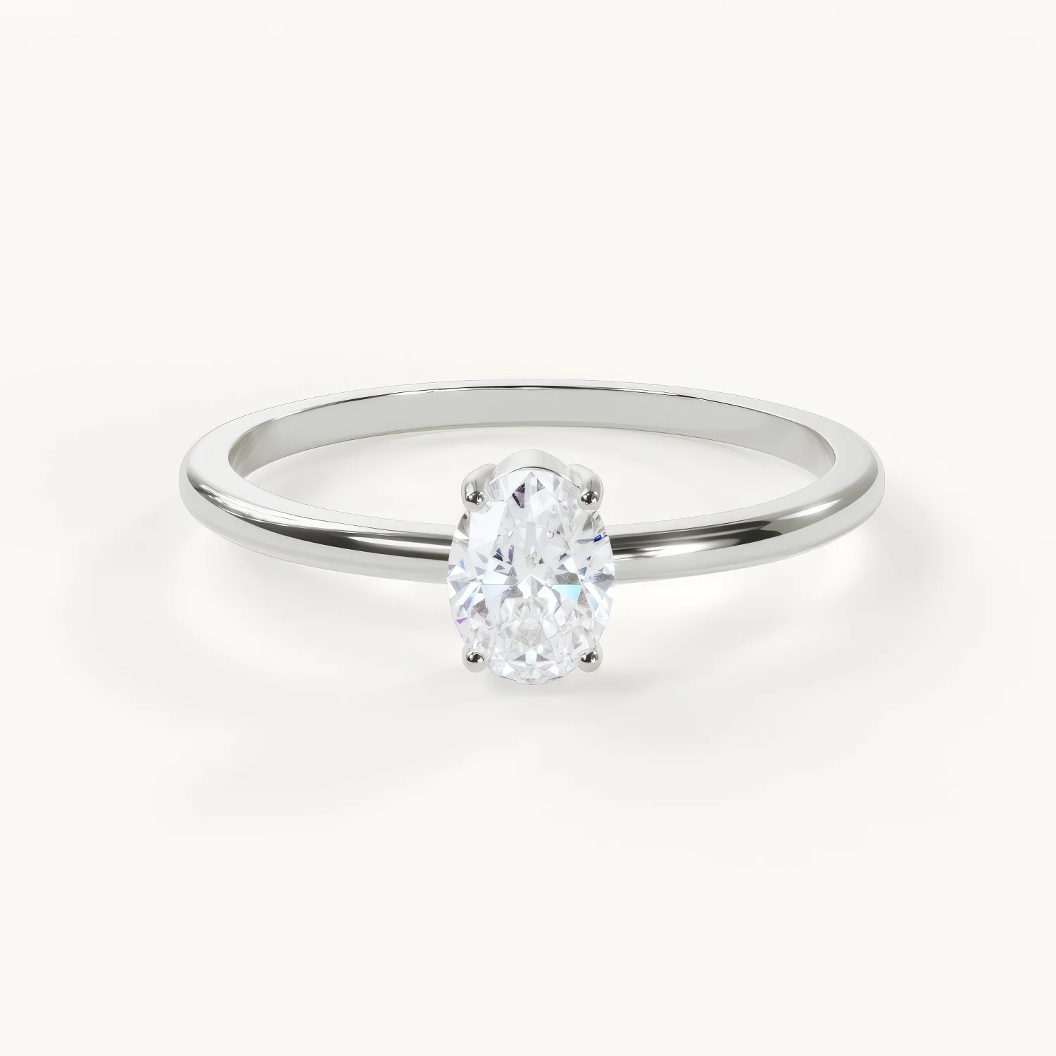 Eleganter Ring mit ovalem Diamanten