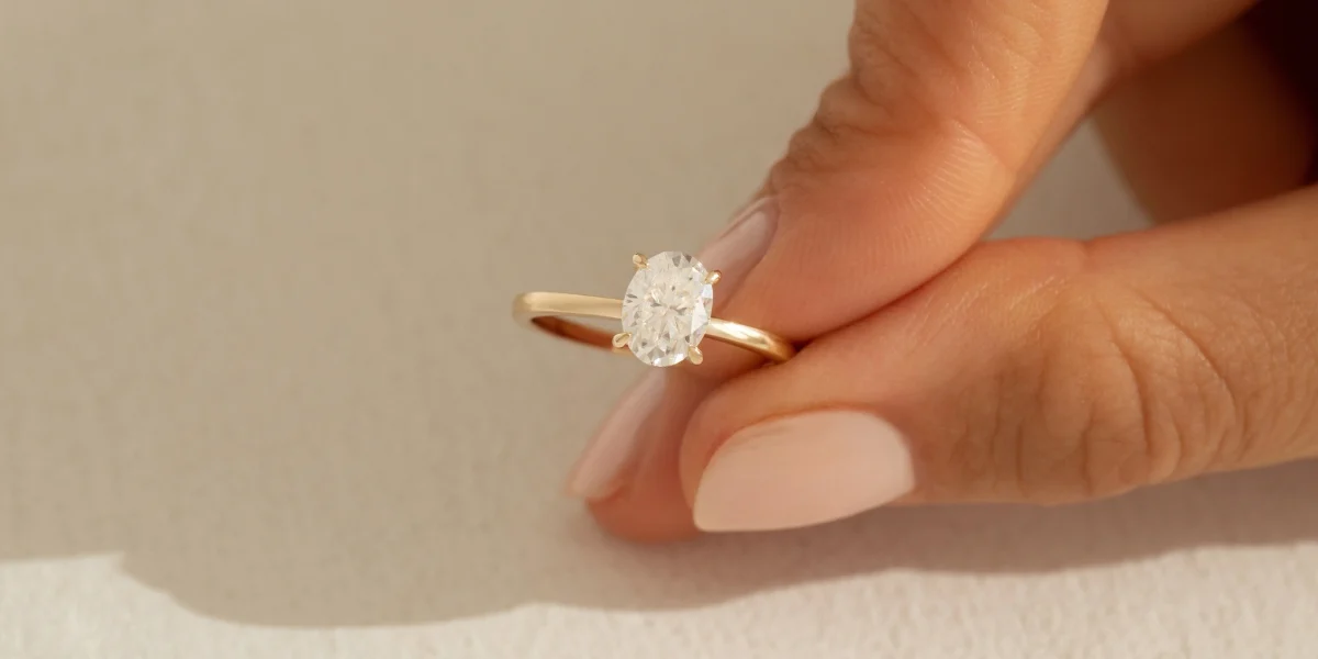 Oval ring on the finger—a flattering silhouette that makes the finger look longer