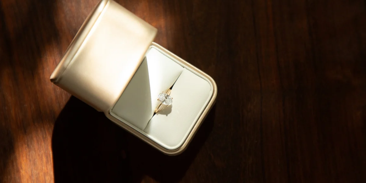 Oval Engagement Ring – Timeless Elegance Since 1957