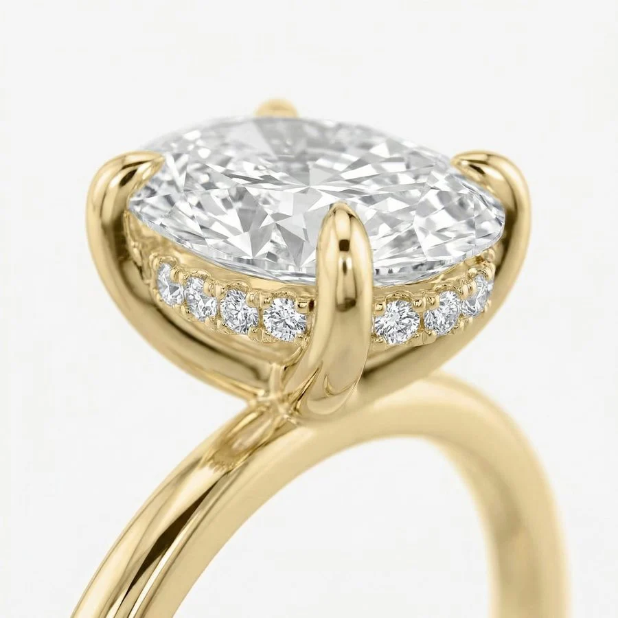 Verlobungsring mit Hidden Halo – kleine Diamanten unter dem Hauptstein sichtbar
