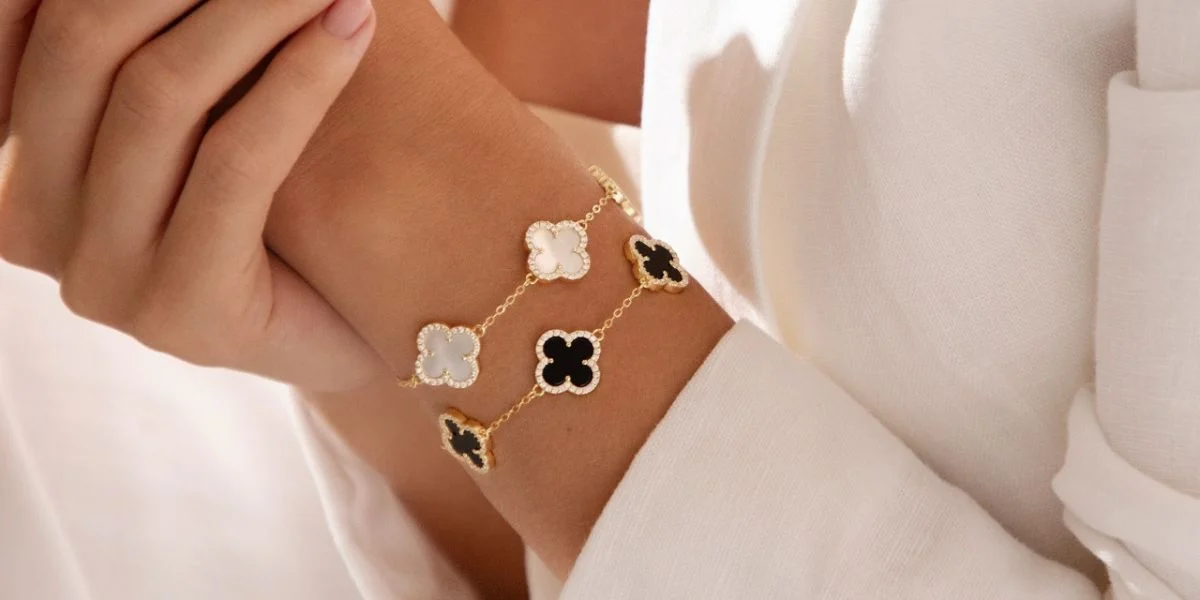 Klee Armbänder von Velur – Velur Klee Kollektion aus  Gold