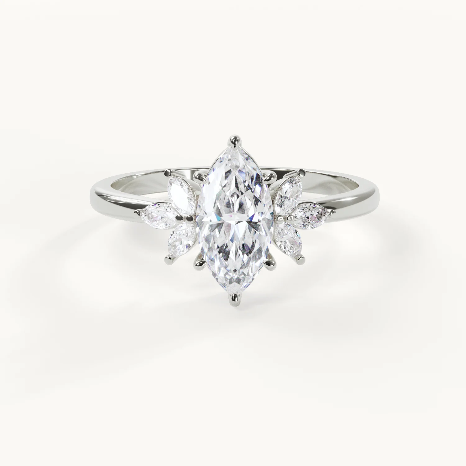 Auréline Marquise Verlobungsring in Weißgold mit floralen Akzentsteinen und schlanker Ringschiene