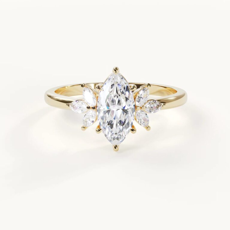 Auréline Marquise verlovingsring in geelgoud met bloemvormige accentstenen en een slanke ringband